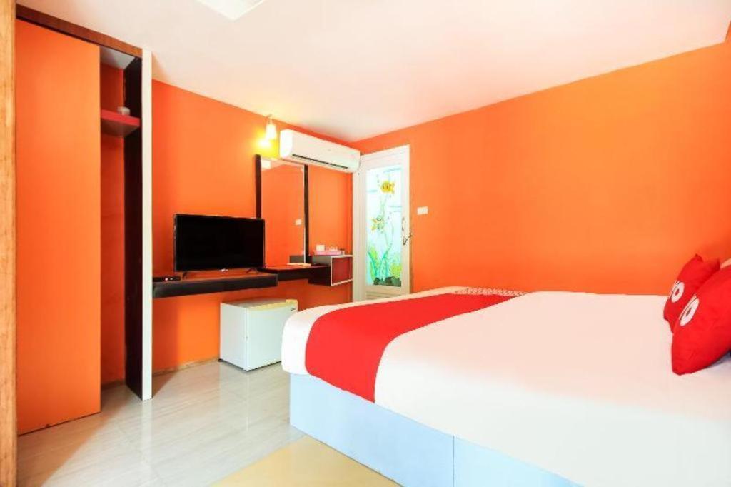 Oyo 271 The Resort Romklao Bangkok Buitenkant foto